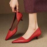 Orlisse Kitten Heel Pumps in Pelle