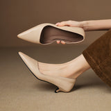 Orlisse Kitten Heel Pumps in Pelle