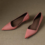 Orlisse Kitten Heel Pumps in Pelle
