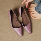 Orlisse Kitten Heel Pumps in Pelle