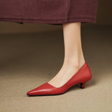 Orlisse Kitten Heel Pumps in Pelle